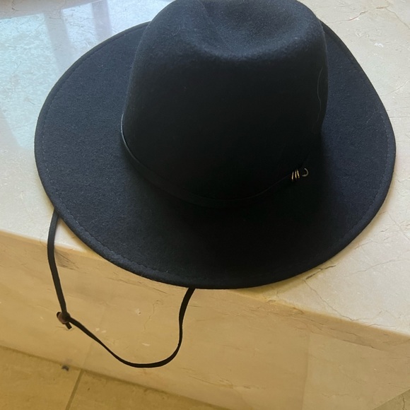 Black Wide brined hat - Picture 2 of 4